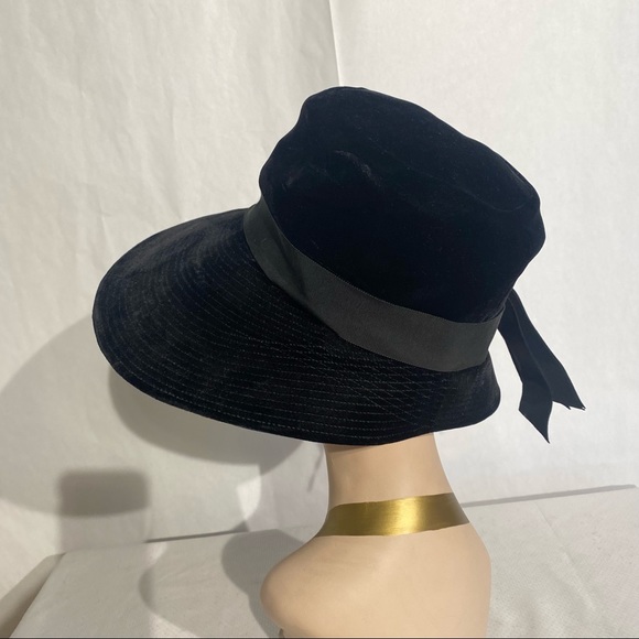 VINTAGE BLACK VELVET HAT - Picture 6 of 14